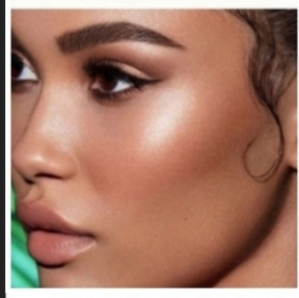 Anastasia Beverly Hills Liquid Glow Highlighter